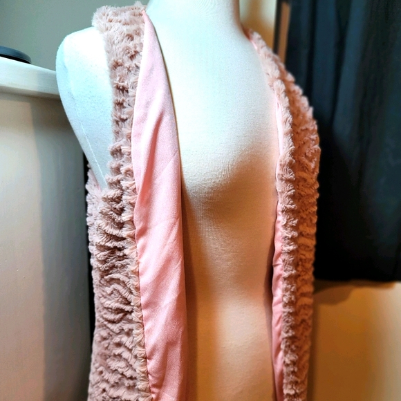EUC| FAUX FUR VEST BY FINAL TOUCH SZ S - Picture 5 of 7